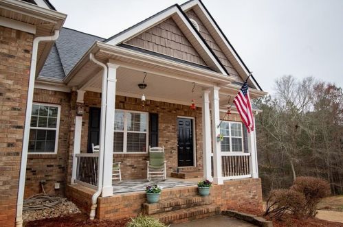 100 Maple Leaf Dr, Oxford, GA 30054-2571