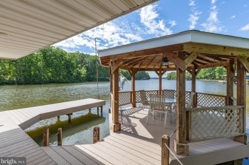 2903 Leisure Cir, Bumpass, VA 23024-9695