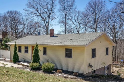 80 Savarese Ln, Unionville, CT 06013-1704