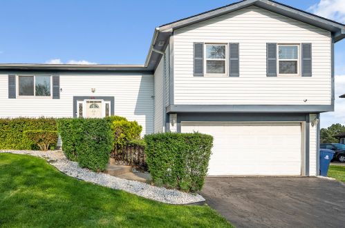 45 Cloverleaf Rd, Matteson, IL 60443-1113