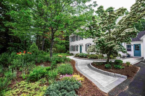 26 Sagharbor Dr, Auburn, NH 03032-3439