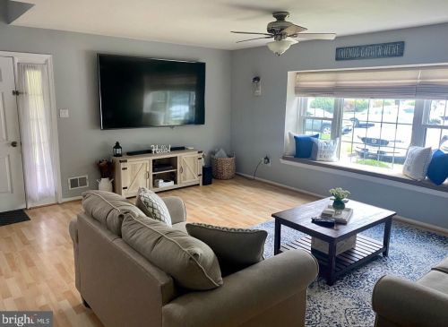 28 Stratton Ct, Trenton, NJ 08691-3109