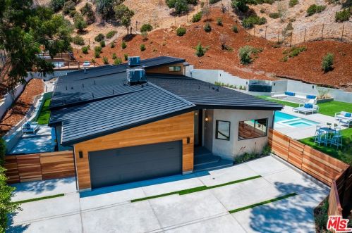 17137 Escalon Dr, Van Nuys CA  91436-4029 exterior