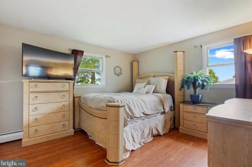 1464 Whispering Spg Dr, York PA 17408-8209 exterior