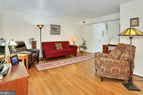 9271 Sprucewood Rd, Springfield VA  22015-3559 exterior