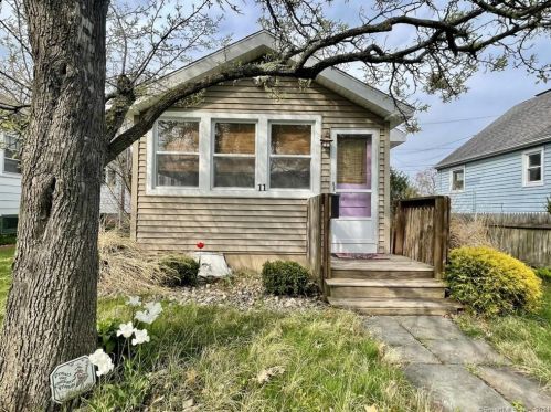 11 Orland St, Milford, CT 06460-7458