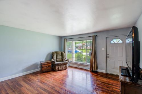 731 Teson Rd, Hazelwood, MO 63042-3333