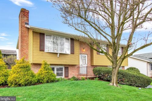 323 Jeff Ave, Ephrata, PA 17522-2452