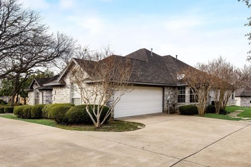 6113 Lantana Ln, Fort Worth TX  76112-1118 exterior