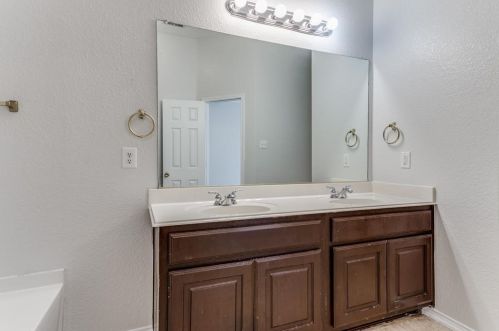 1233 Mountain Air Trl, Fort Worth TX  76131-5446 exterior