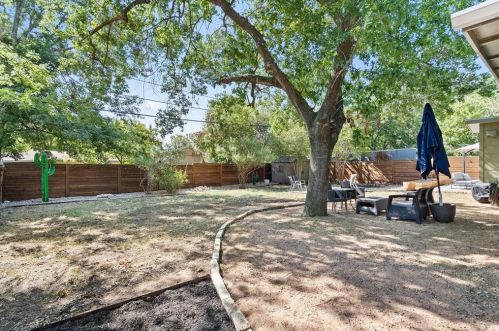 5101 Creekline Dr, Austin TX  78745-2227 exterior