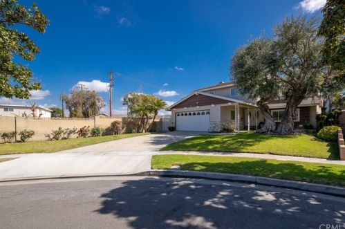 304 Vicki Ln, Anaheim, CA 92804-2031