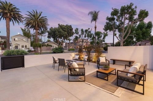 605 12th St, Huntington Beach CA  92648-4035 exterior