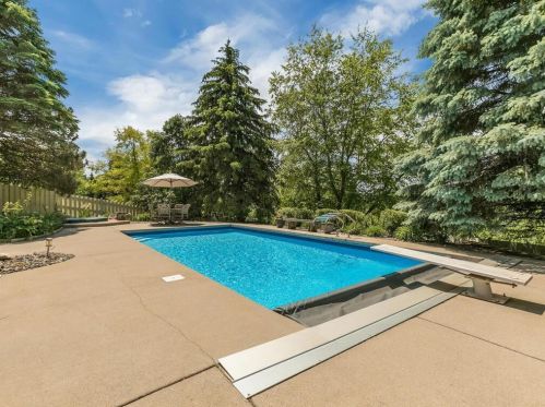 3817 Bridgewater Dr, Saint Paul MN  55123-2526 exterior