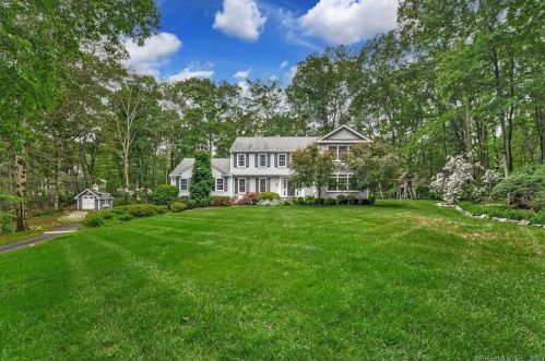 31 Hollow Tree Pl, Wilton CT  06897-2314 exterior