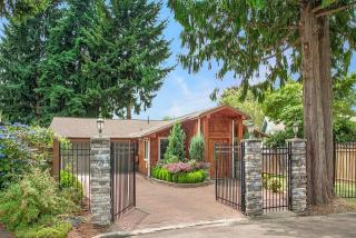 13703 90th Pl, Kirkland, WA 98034-1868
