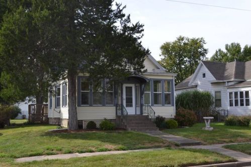 302 Charles St, Womac, IL 62626-1333