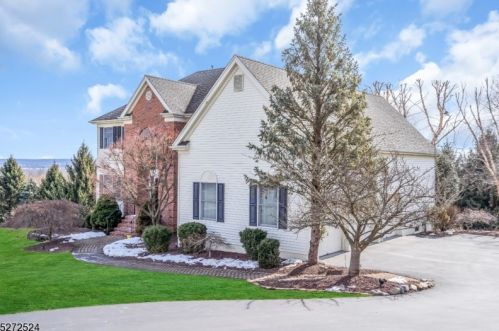 15 Mcpherson Dr, Flemington, NJ 08822-2643