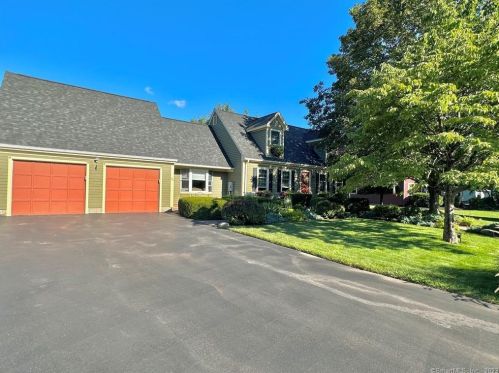 20 Willow Brook Dr, Cheshire, CT 06410-2606