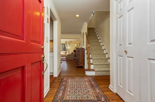 528 Lyon Farm Dr, Greenwich, CT 06831-4362