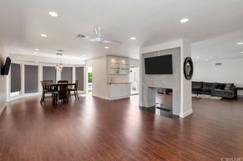 3634 Royal Woods Dr, Van Nuys CA  91403-4214 exterior