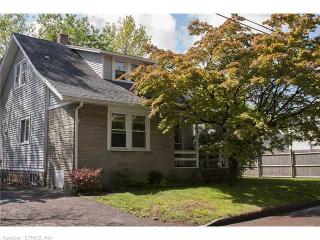 7 Seaside Ct, Milford, CT 06460-4608