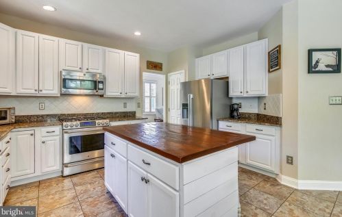 814 Santmyer Dr, Leesburg, VA 20175-5605