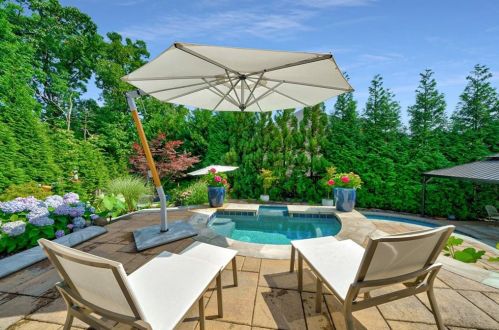 5380 High Point Mnr, Atlanta GA  30342-2000 exterior