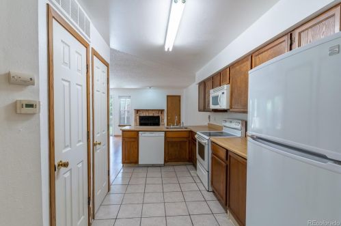 932 Dearborn Way, Aurora CO  80012-3890 exterior