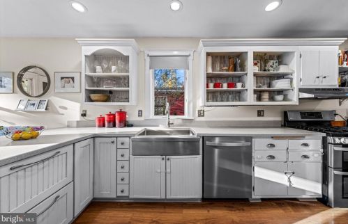 24 Evergreen Ln, Tavistock NJ  08033-1202 exterior