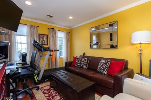 1 Quartz Ln, Paterson NJ  07501-3300 exterior