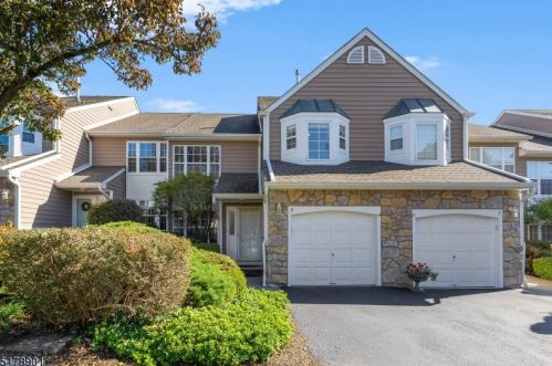 5 Stonehedge Rd, Millington, NJ 07946-1612