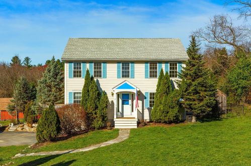 2 Faucher Rd, Londonderry, NH 03053-2586