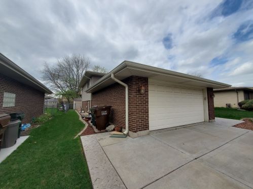 6241 Dolores Dr, Oak Forest, IL 60452-2715