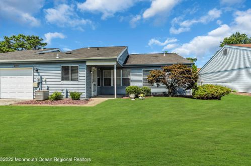 861 Winchester Ct, Lakehurst, NJ 08759-5359
