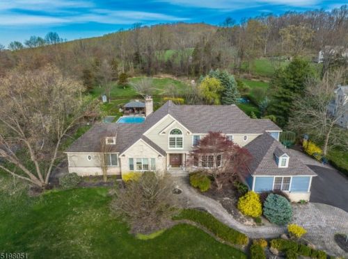 10 Chalfonte Dr, Lebanon, NJ 08833-4016