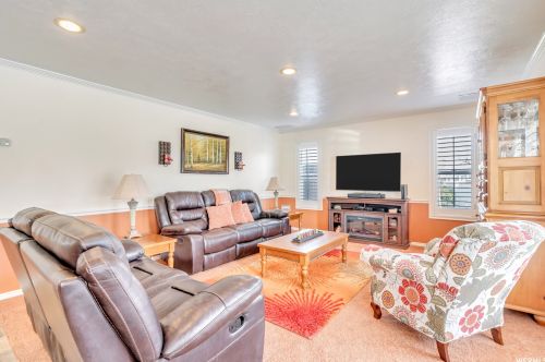 940 Johnsonway Dr, Sandy UT 84094-6346 exterior