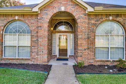 2409 Queens Ct, Carrollton TX  75006-2227 exterior