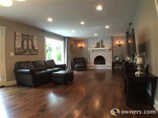 905 Stonehenge Ct, Naperville, IL 60563-2119
