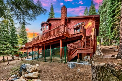 13922 Hansel Ave, Truckee, CA 96161-6239