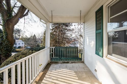 15 Bayside Ter, Riverside CT  06878-1617 exterior