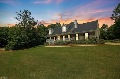 706 Clover Leaf Ct, Locust Grove, GA 30248-3258