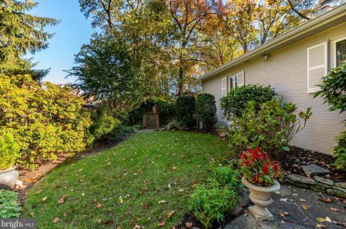 1211 Pinecrest Cir, Silver Spring MD exterior