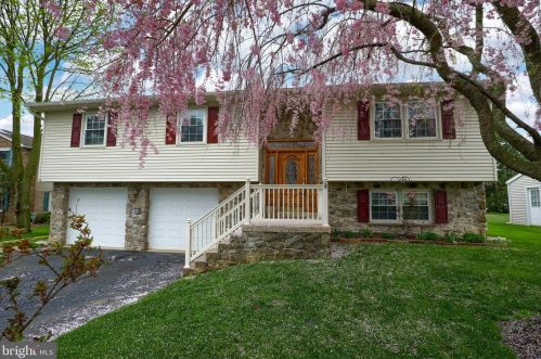 2860 Southwick Dr, Lancaster PA  17601-3549 exterior
