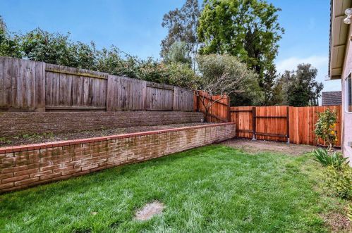 2174 Lacey Dr, Milpitas CA 95035-6122 exterior