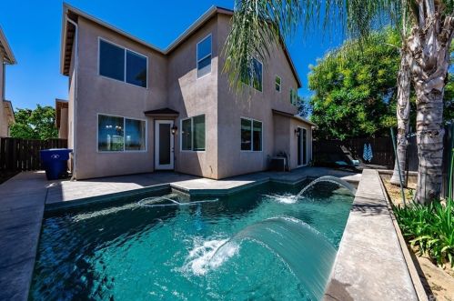 1743 Mont Blanc Ln, Clovis, CA 93619-3760