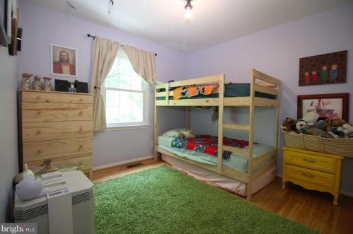 7676 Tiverton Dr, Springfield VA  22152-2018 exterior