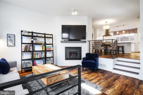 1633 Kater St, Philadelphia, PA 19146-1537