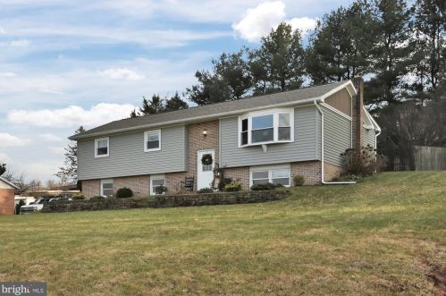 151 Valley View Dr, Ephrata, PA 17522-9774