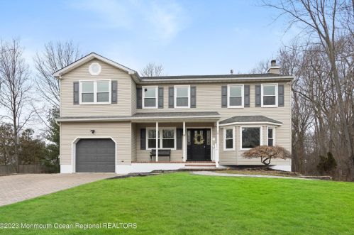 10 Windsor Ct, Hazlet, NJ 07730-1355